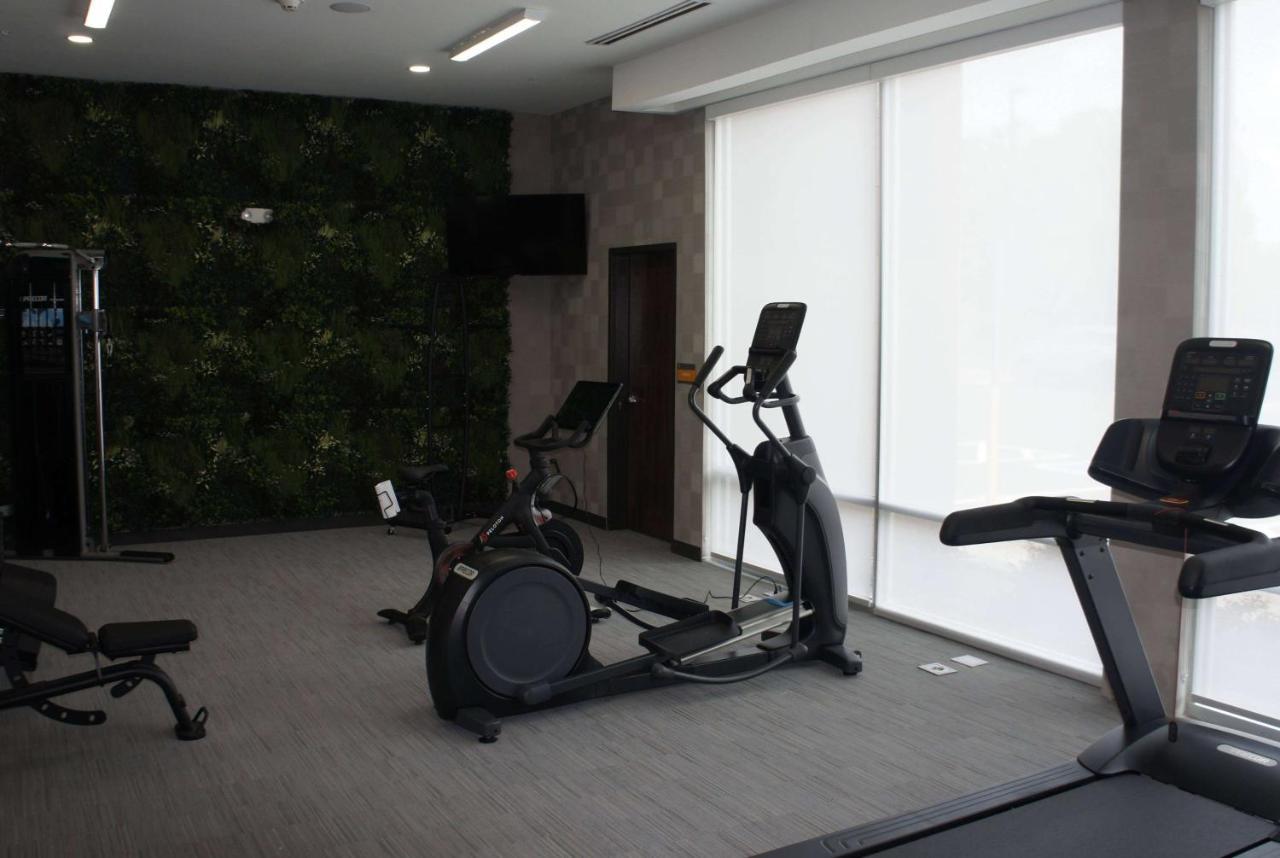 La Quinta Inn & Suites By Wyndham Manchester - Arnold Afb エクステリア 写真