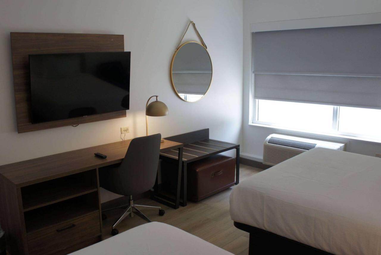La Quinta Inn & Suites By Wyndham Manchester - Arnold Afb エクステリア 写真