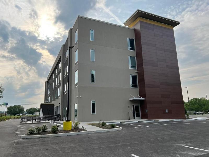 La Quinta Inn & Suites By Wyndham Manchester - Arnold Afb エクステリア 写真