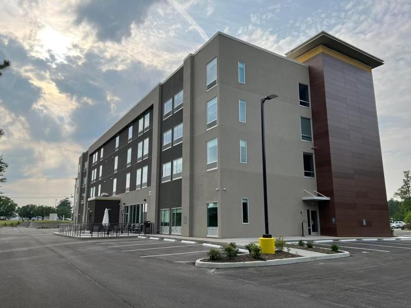 La Quinta Inn & Suites By Wyndham Manchester - Arnold Afb エクステリア 写真