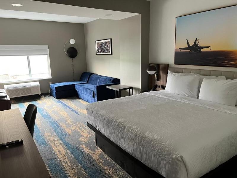 La Quinta Inn & Suites By Wyndham Manchester - Arnold Afb エクステリア 写真