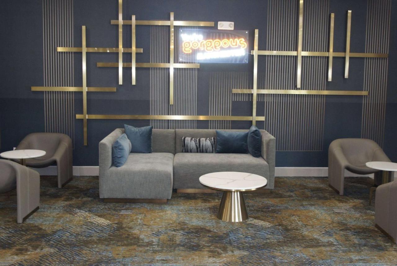 La Quinta Inn & Suites By Wyndham Manchester - Arnold Afb エクステリア 写真