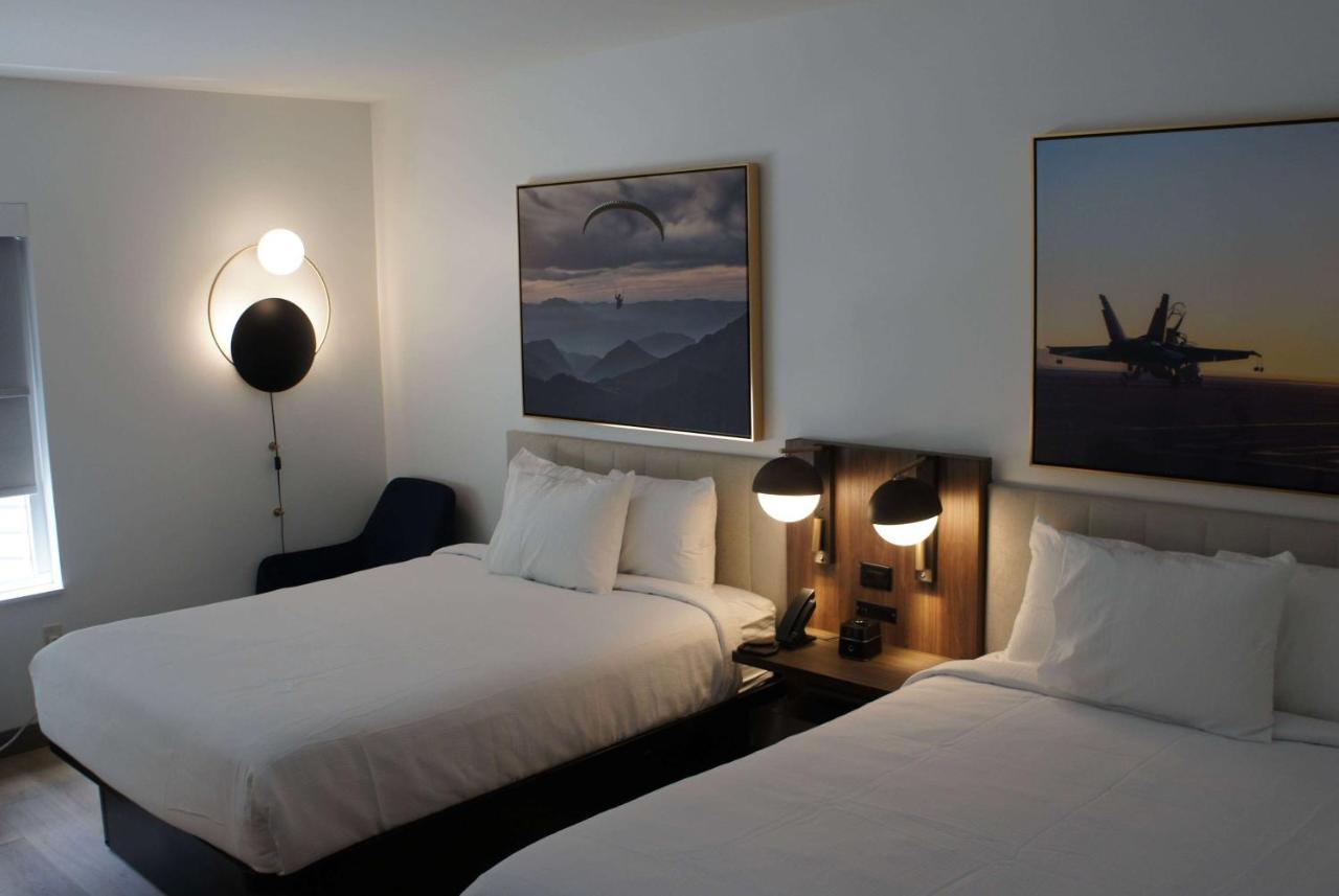 La Quinta Inn & Suites By Wyndham Manchester - Arnold Afb エクステリア 写真